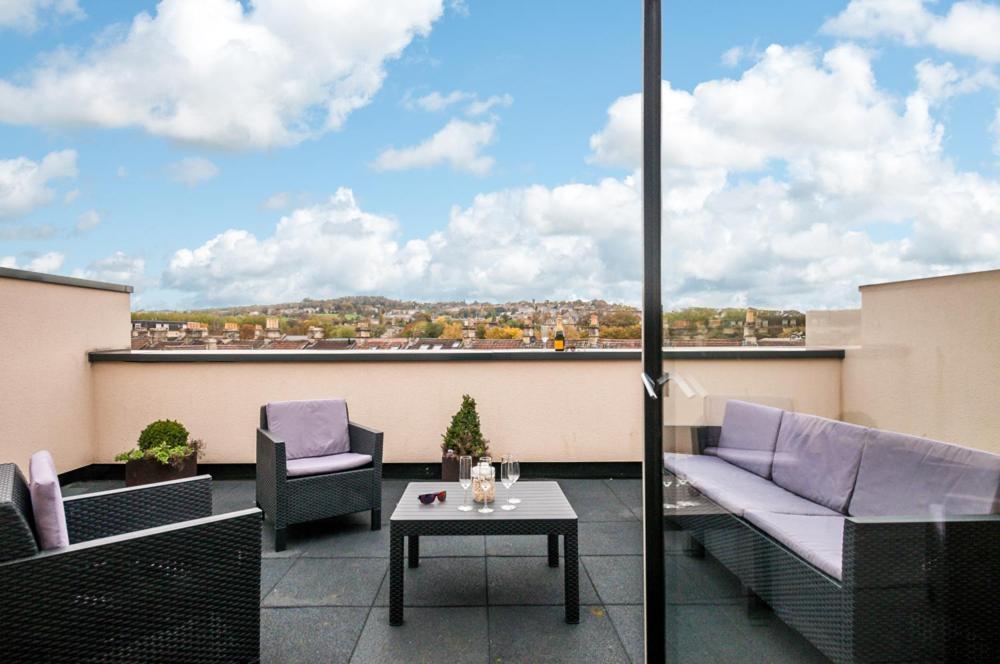 Solar Sanctuary- Skyline Balcony, City Centre, Three Floors, King Beds, Netflix And More! Bath Zewnętrze zdjęcie