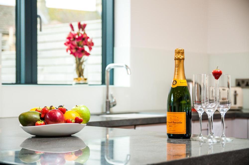Solar Sanctuary- Skyline Balcony, City Centre, Three Floors, King Beds, Netflix And More! Bath Zewnętrze zdjęcie