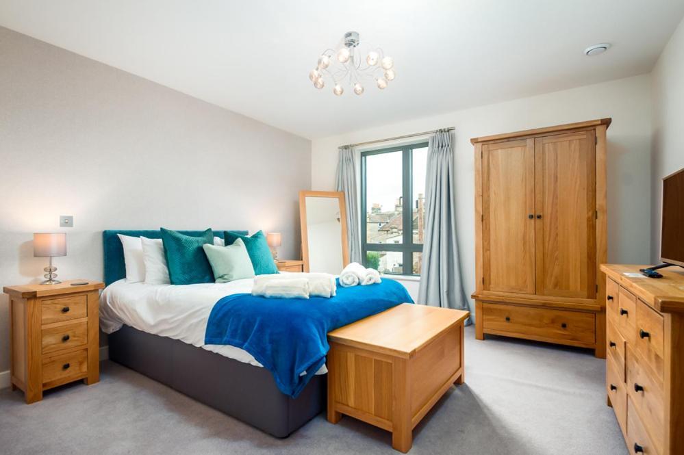 Solar Sanctuary- Skyline Balcony, City Centre, Three Floors, King Beds, Netflix And More! Bath Zewnętrze zdjęcie